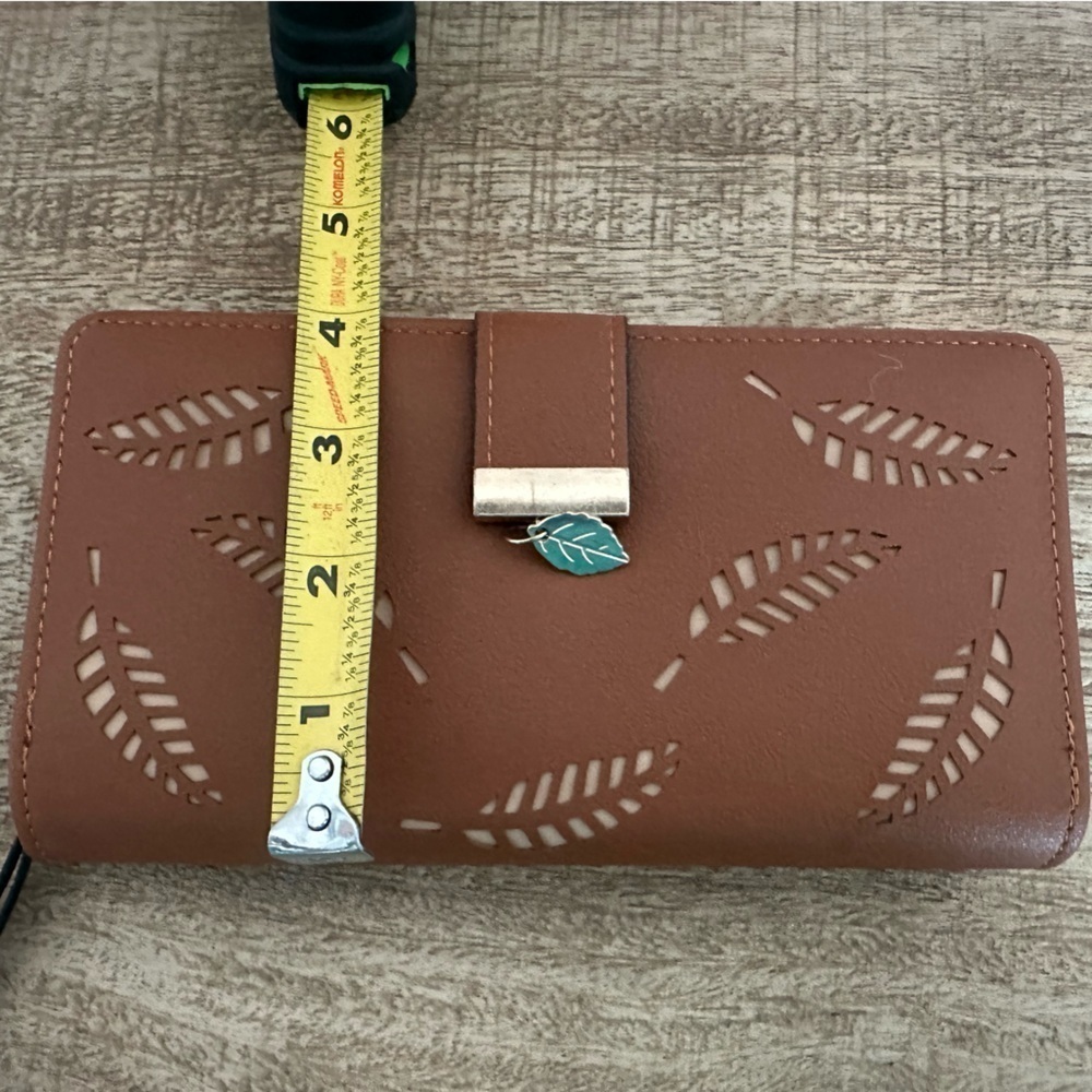 Vagabond Goods Brown Leaf Cutout Wallet | “Sea La Vie” Embossing - Picture 11 of 16